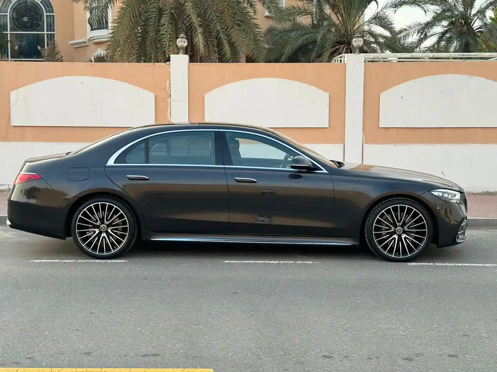 Luxury chauffeur contact and booking support in Dubai